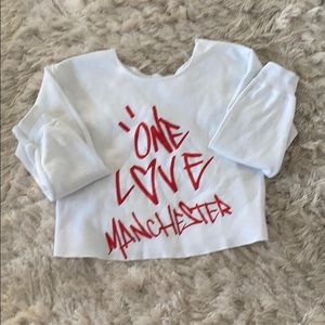 One love small sweat shirt